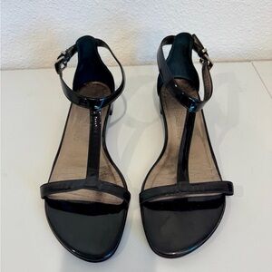 Salvatore Ferragamo Black Patent T Strap Low Heel Sandals Made In Italy Size 9